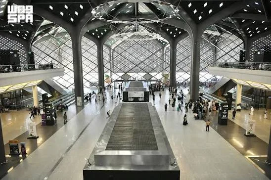  Haramain high speed train at Makkah station with Umrah pilgrims boarding